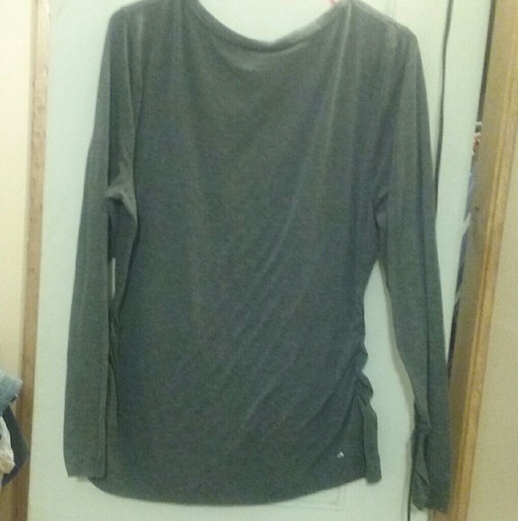 Long sleeved gray t-shirt - Picture 2 of 3